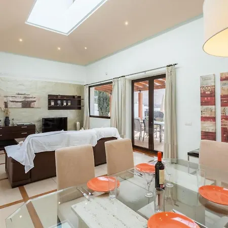 Longa Villa