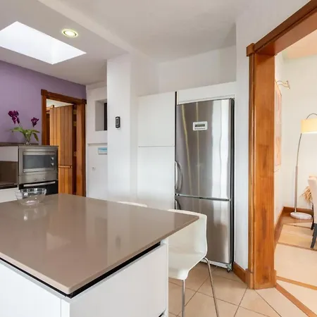 Longa Villa *