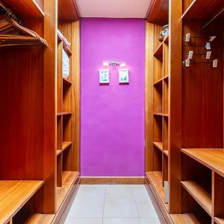 Longa Villa *